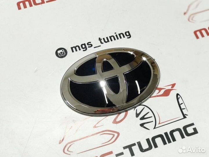 Знак (Под стекло) на крышку багажника Toyota