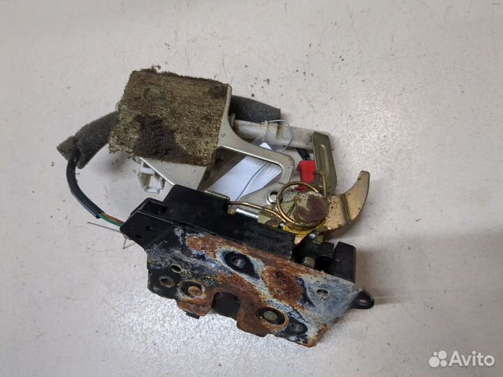 Замок багажника Volkswagen Sharan, 2000