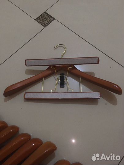 Вешалка деревянная