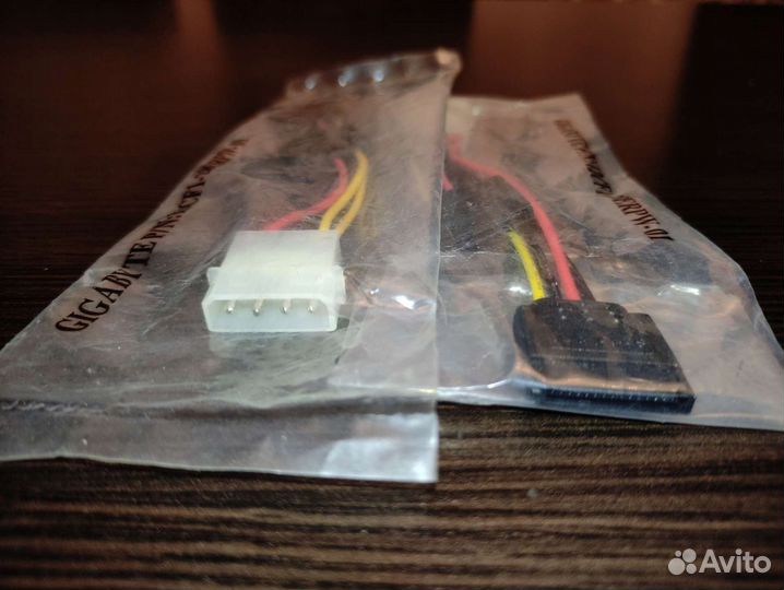 Переходник питания Gigabyte P/N: 12CF1-2serpw-01