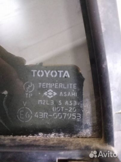 Стекло двери задней правой форточка Toyota Corolla