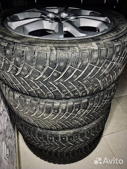 Michelin X-Ice North 4 215/55 R17 98T
