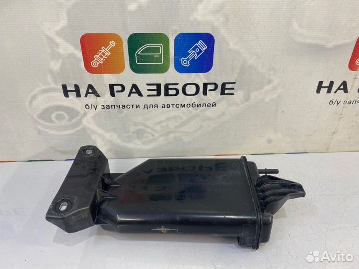 Абсорбер Audi Q3 8UB cczc 2012