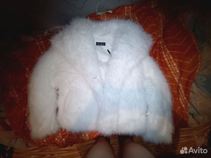 Искусственная шуба короткая белая