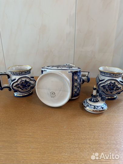 Кувшин и две чашки Гжель