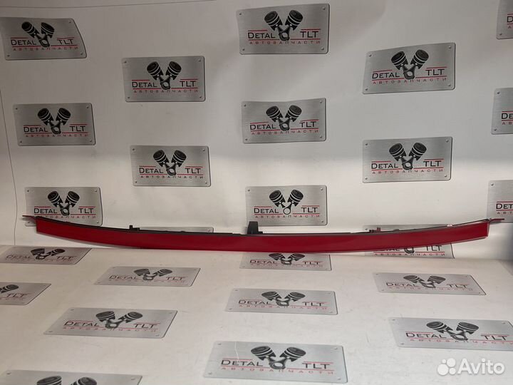 Накладка на передний бампер красная лада веста