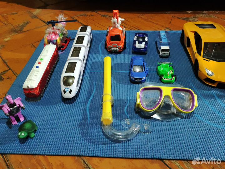 Игрушечные машинки пакетом