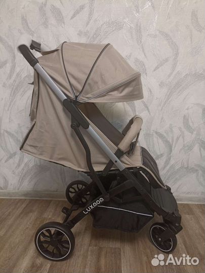 Прогулочная коляска новая