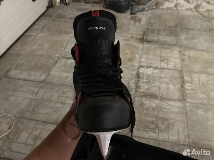 Коньки хоккейные