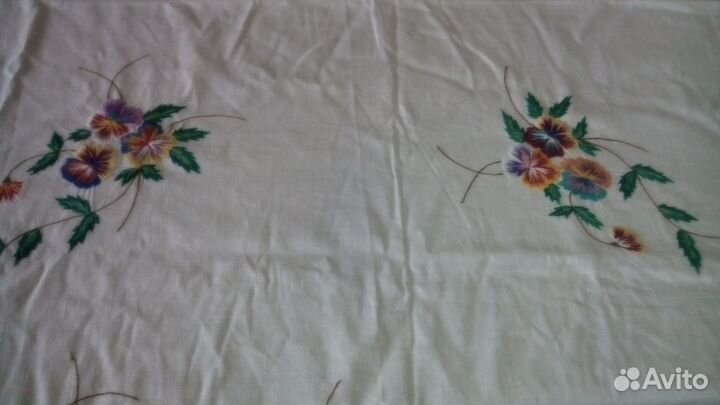 Вышитая скатерть