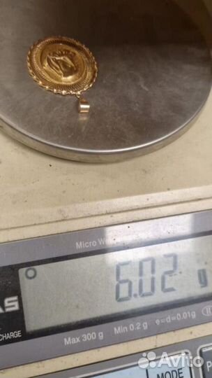 Золотой медальон 585