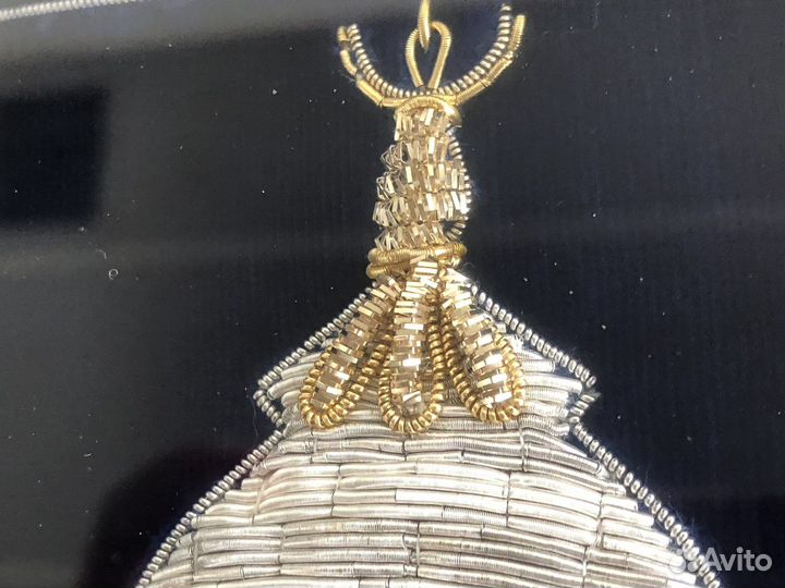 Картина вышитая серебром