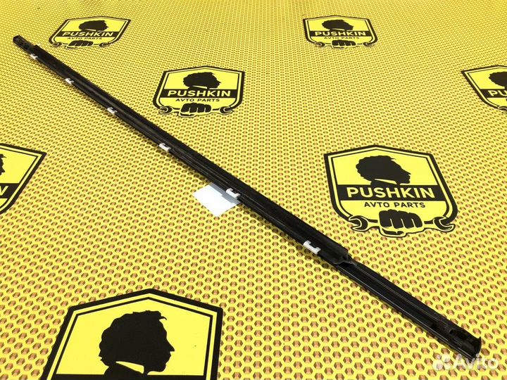 Бархотка стекла наружная передняя левая Hyundai