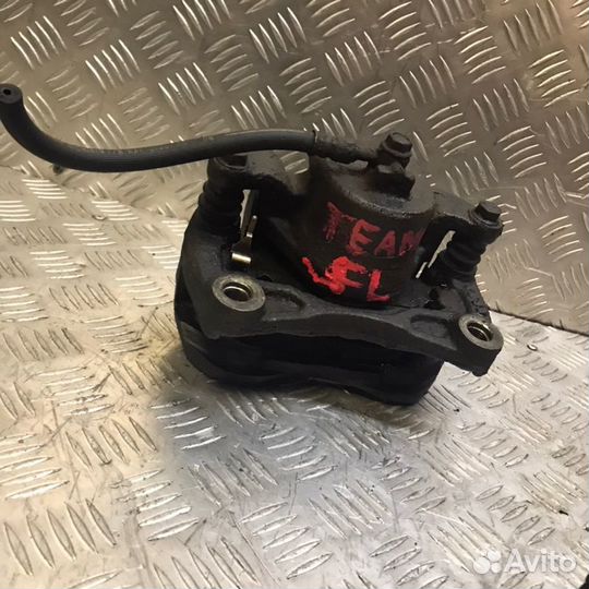 Суппорт тормозной передний левый Nissan Teana J32