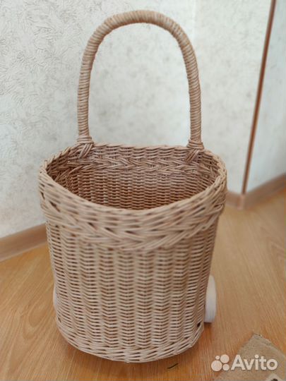 Плетеная сумка-тележка для игрушек