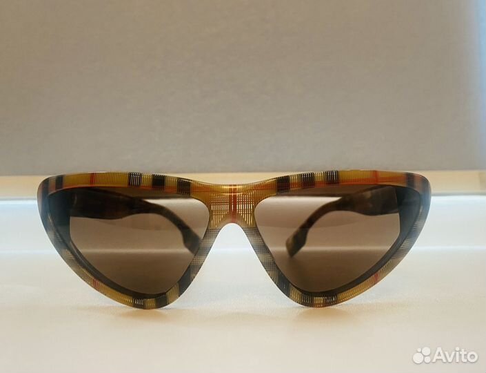 Солнцезащитные очки burberry