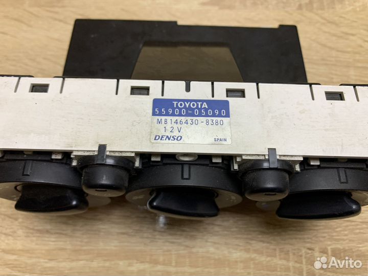 Блок управления отопителем Toyota Avensis 1