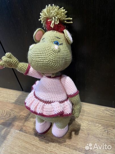 Вязанная игрушка Бегемотик девочка