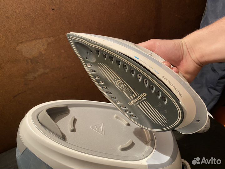 Утюг с парогенератором redmond RSS-5906