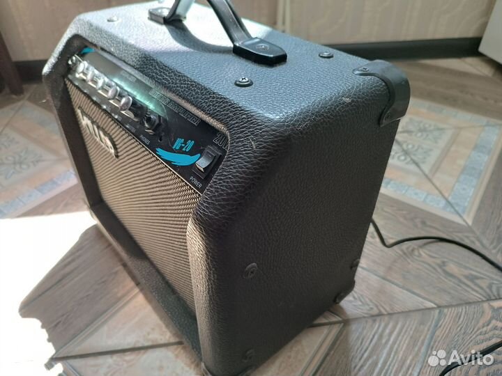 Гитарный комбоусилитель