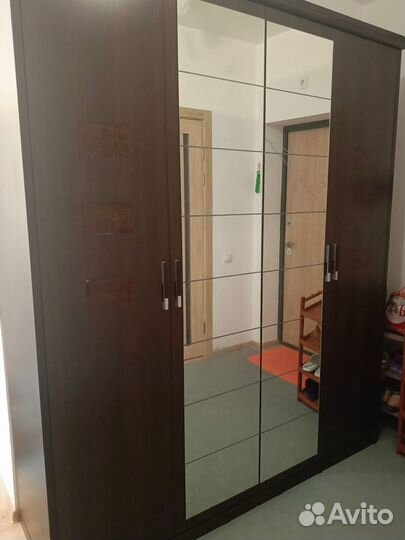 Продам шкаф с зеркалом