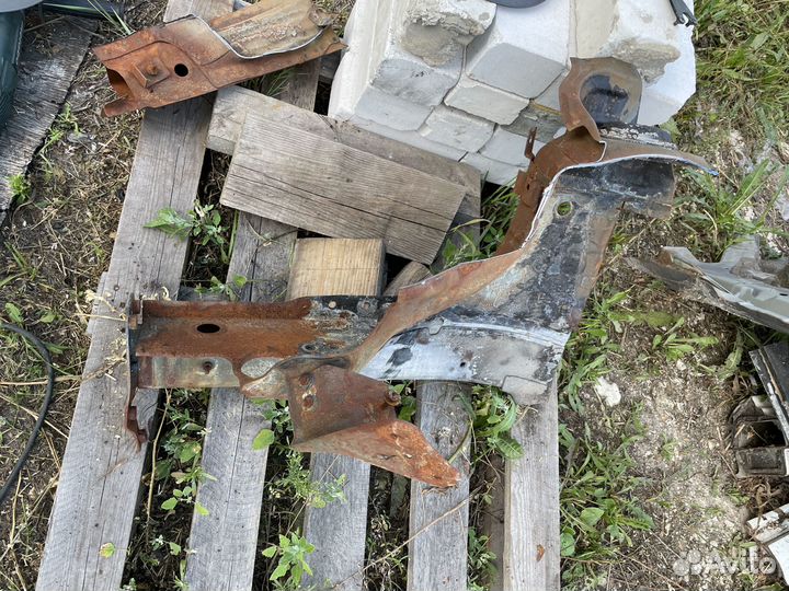 Четверти передние подгоревшие Шкода Рапид