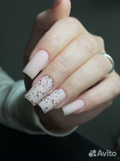 Модель на маникюр и педикюр
