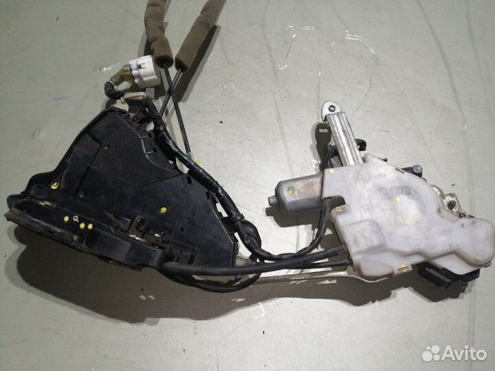 Замок двери передний правый Lexus Ls