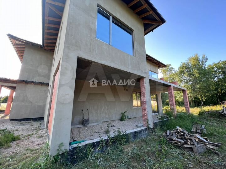 Дом 842 м² на участке 20 сот.