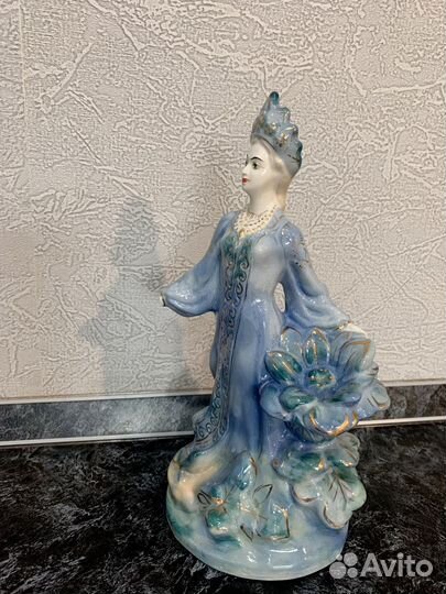 Хозяйка медной горы с каменным цветком