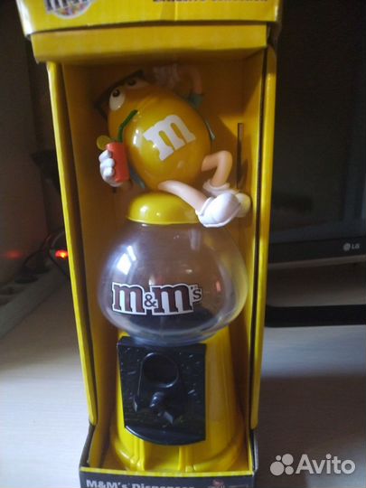М&M диспенсер