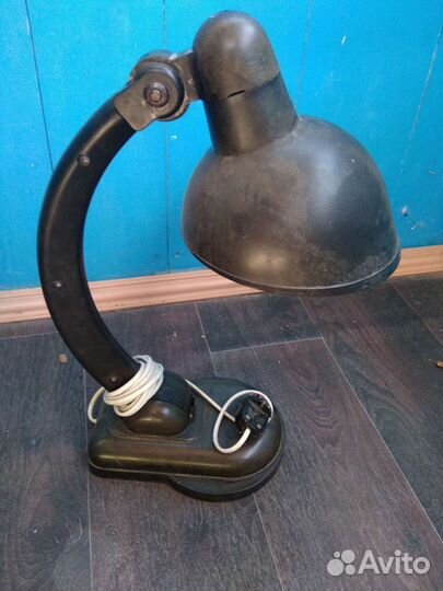 Настольная лампа