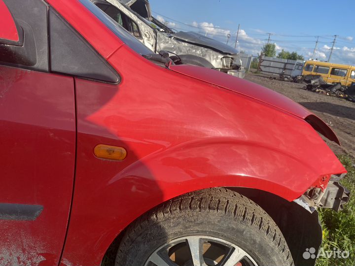 Крыло переднее правое на Ford Fiesta MK5 2007