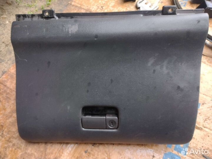 Бардачок Nissan Maxima A32