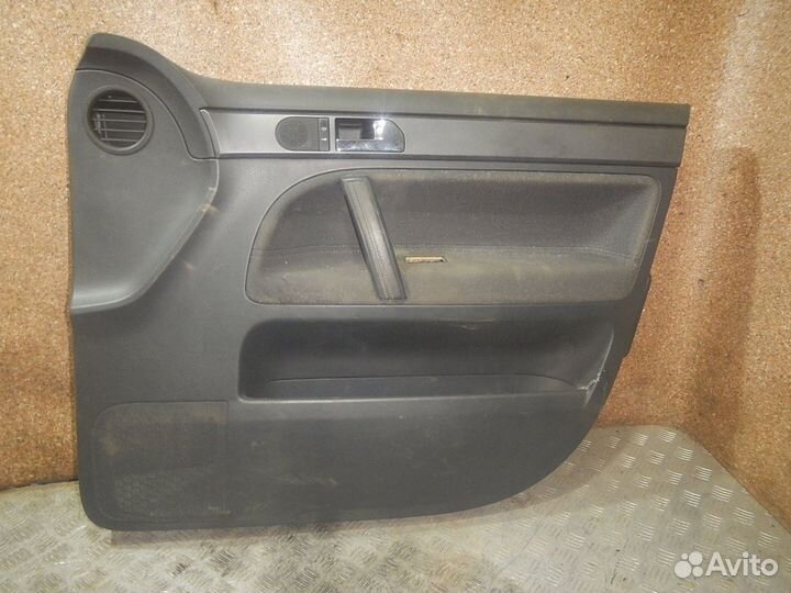 Обшивка двери передней правой, Volkswagen (Фольксв