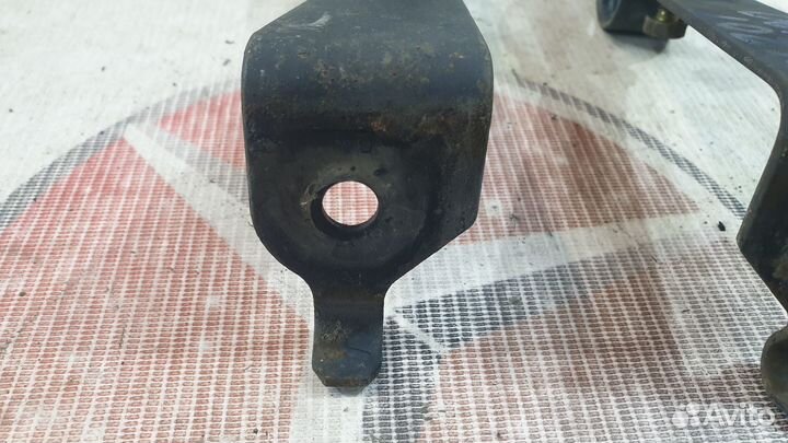 Крепления стабилизатора на Mercedes-Benz W201 E190