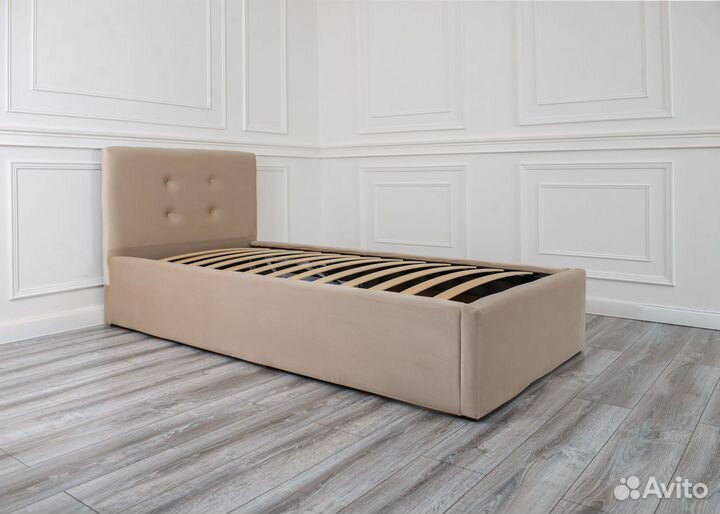 Кровать с матрасом