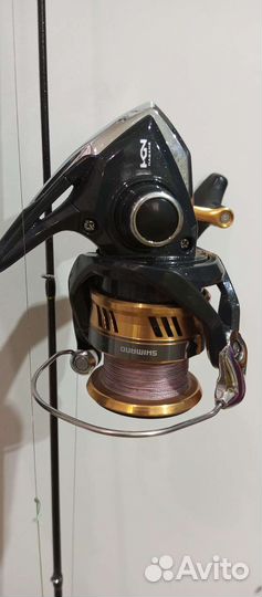 Катушка shimano sahara 3000 и удилище Favorite X1