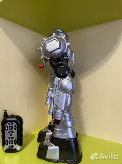Игрушка робот