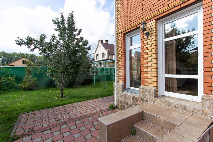 Коттедж 400,6 м² на участке 12,3 сот.