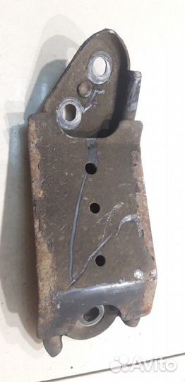 Кронштейн подрамника (левый) (Nissan Murano Z52)