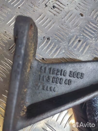 Кронштейн двигателя передний левый MAN 51192103003