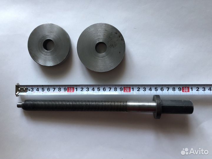 Длинный винт и 2 шайбы для съемника