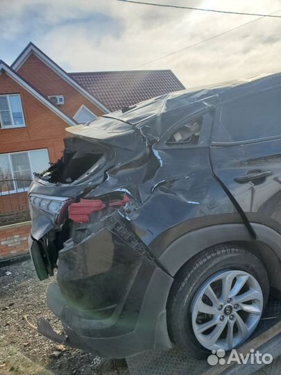 Hyundai Tucson 2017 на (битый)