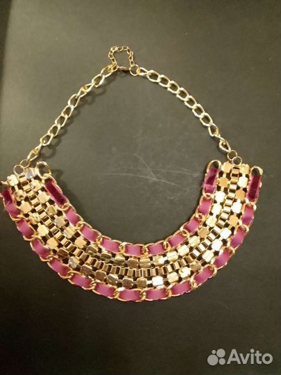 Ожкрелье - гривна бордовая, Европа