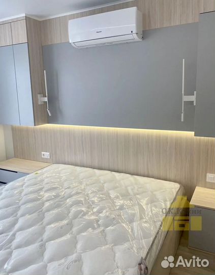 Книжный шкаф