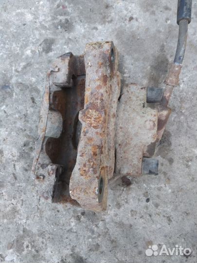 Тормозной суппорт передний левый Volkswagen