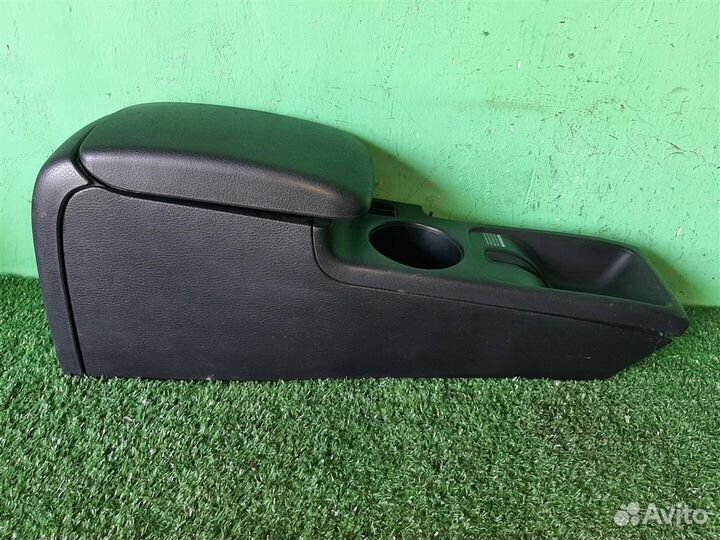 Консоль центральная с подлокотником Subaru Imprez