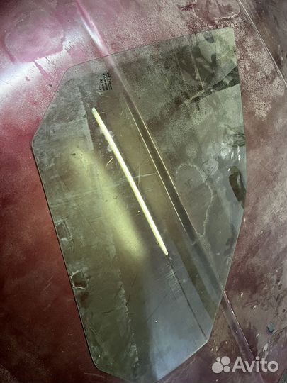 Боковое стекло приора