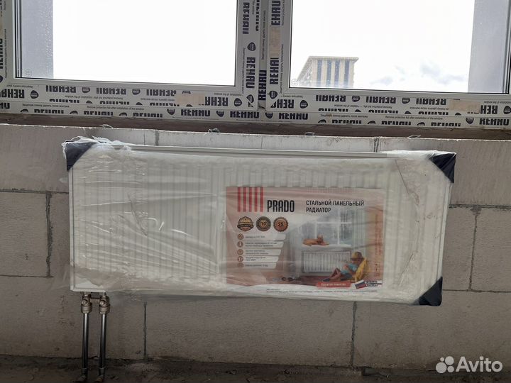 Радиатор настенный с нижнем подключением